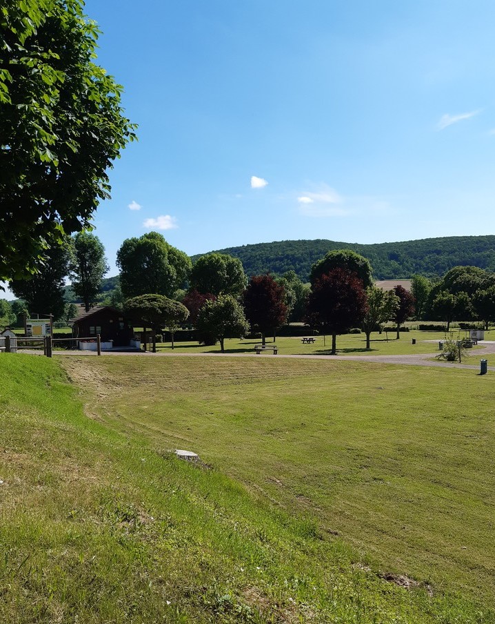 aperçu du camping des isles de Bligny sur Ouche sous le soleil