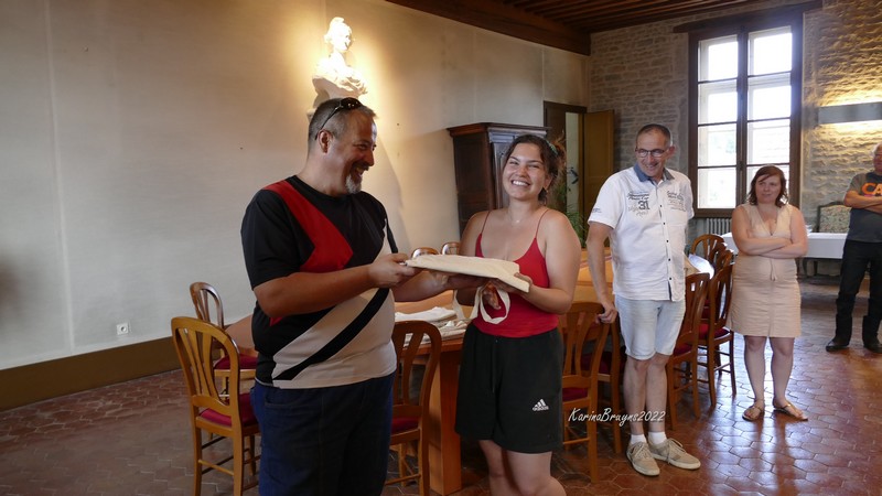 remise du sac de Bligny dans la salle du conseil